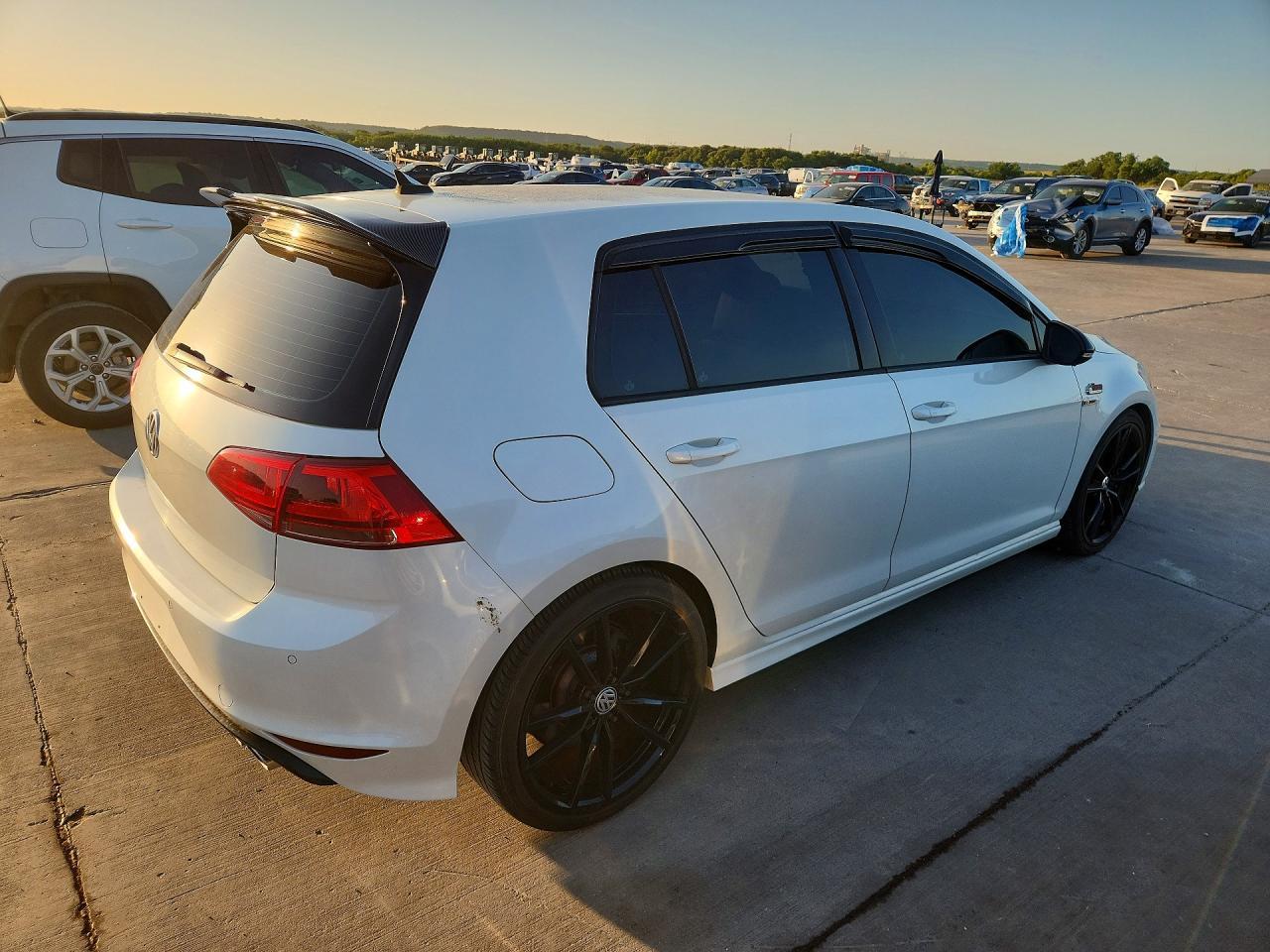 2017 Volkswagen Golf R - Image 3
