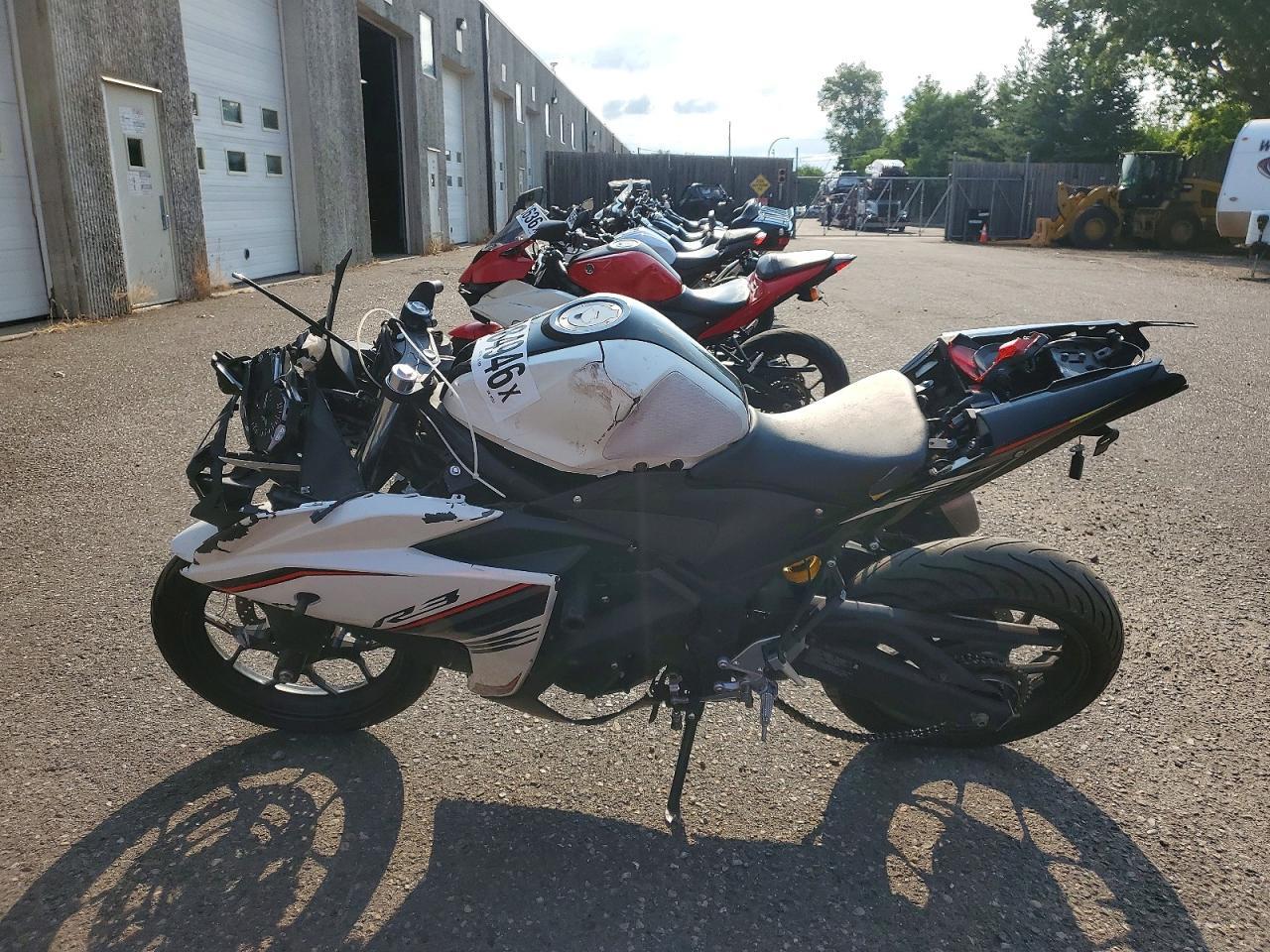 2017 Yamaha Yzfr3 - Image 3