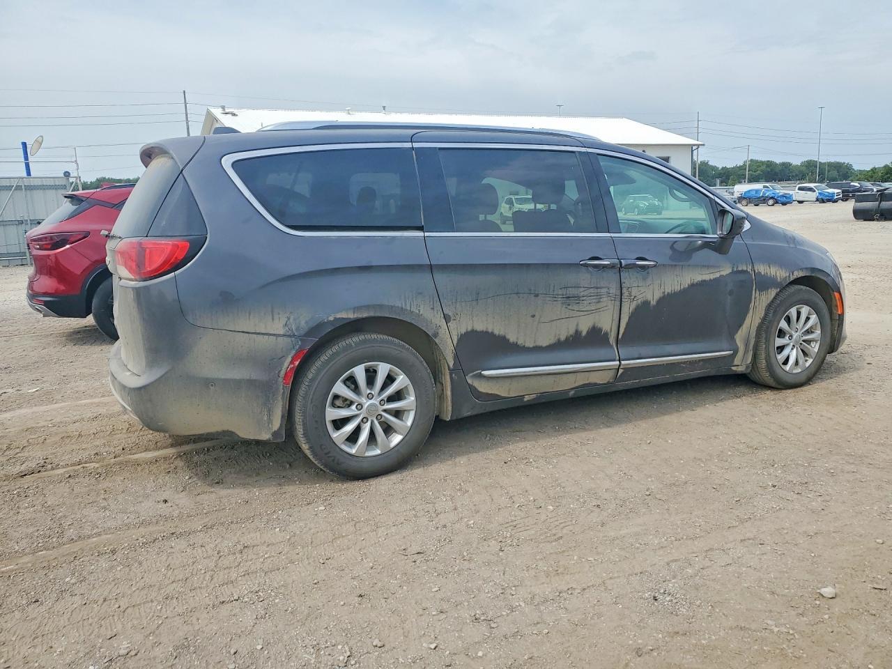 2018 Chrysler Pacifica Touring L Plus - Image 3