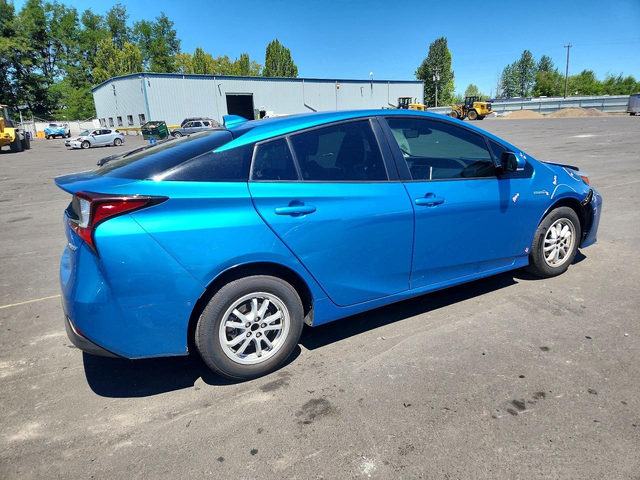 2020 Toyota Prius Le - Фото 3