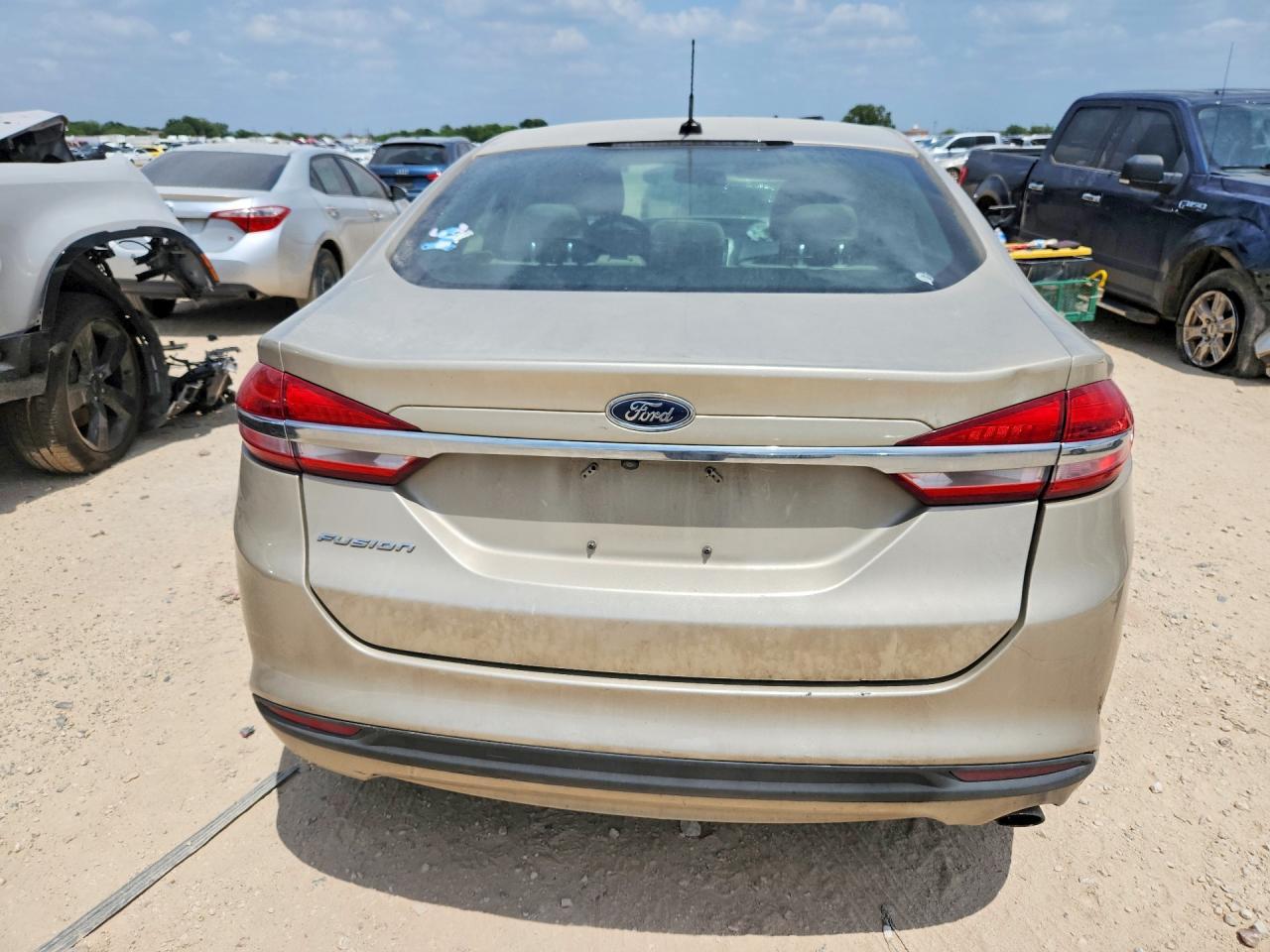 2017 Ford Fusion S - Фото 6