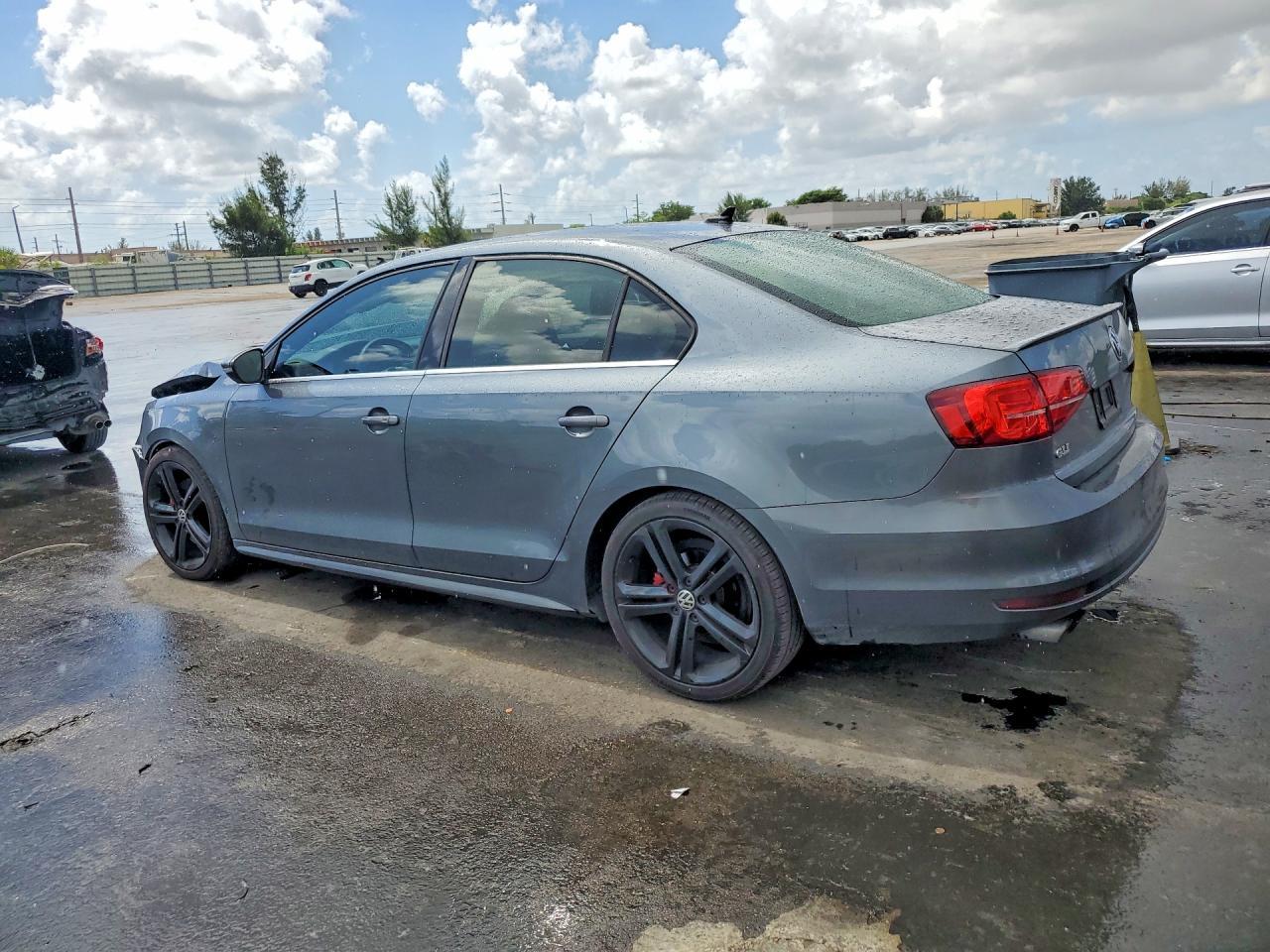 2015 Volkswagen Jetta Gli - Image 2