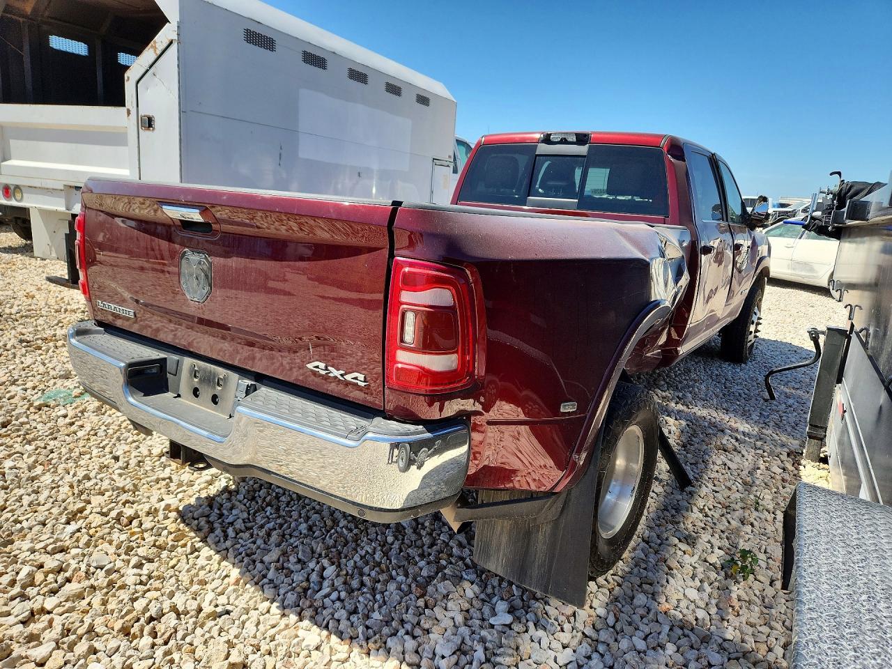 2022 Ram 3500 Laramie - Фото 3
