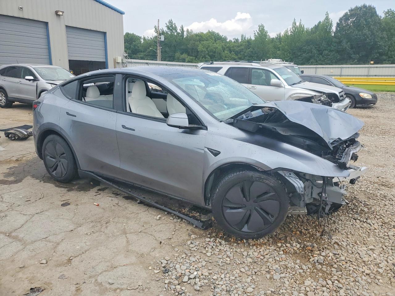 2026 Tesla Model Y - Фото 4