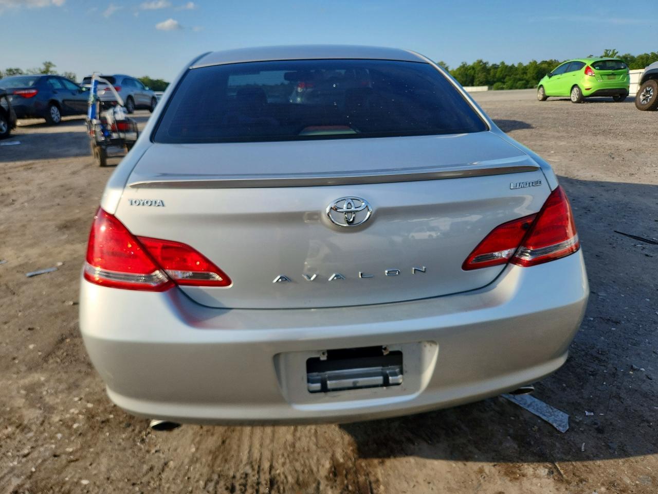 2005 Toyota Avalon Limited - Image 6