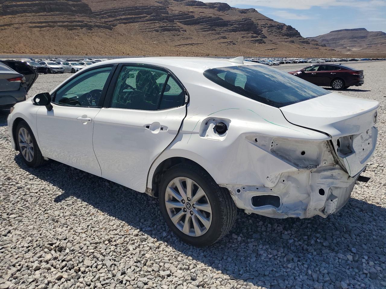 2019 Toyota Camry Le - Фото 2