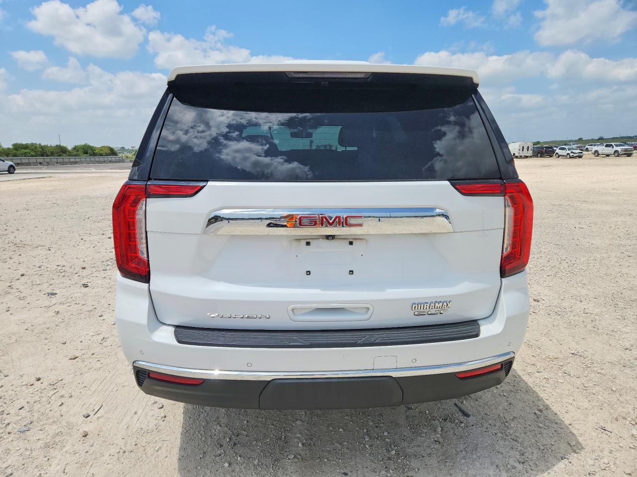 2022 GMC Yukon Slt - Image 6