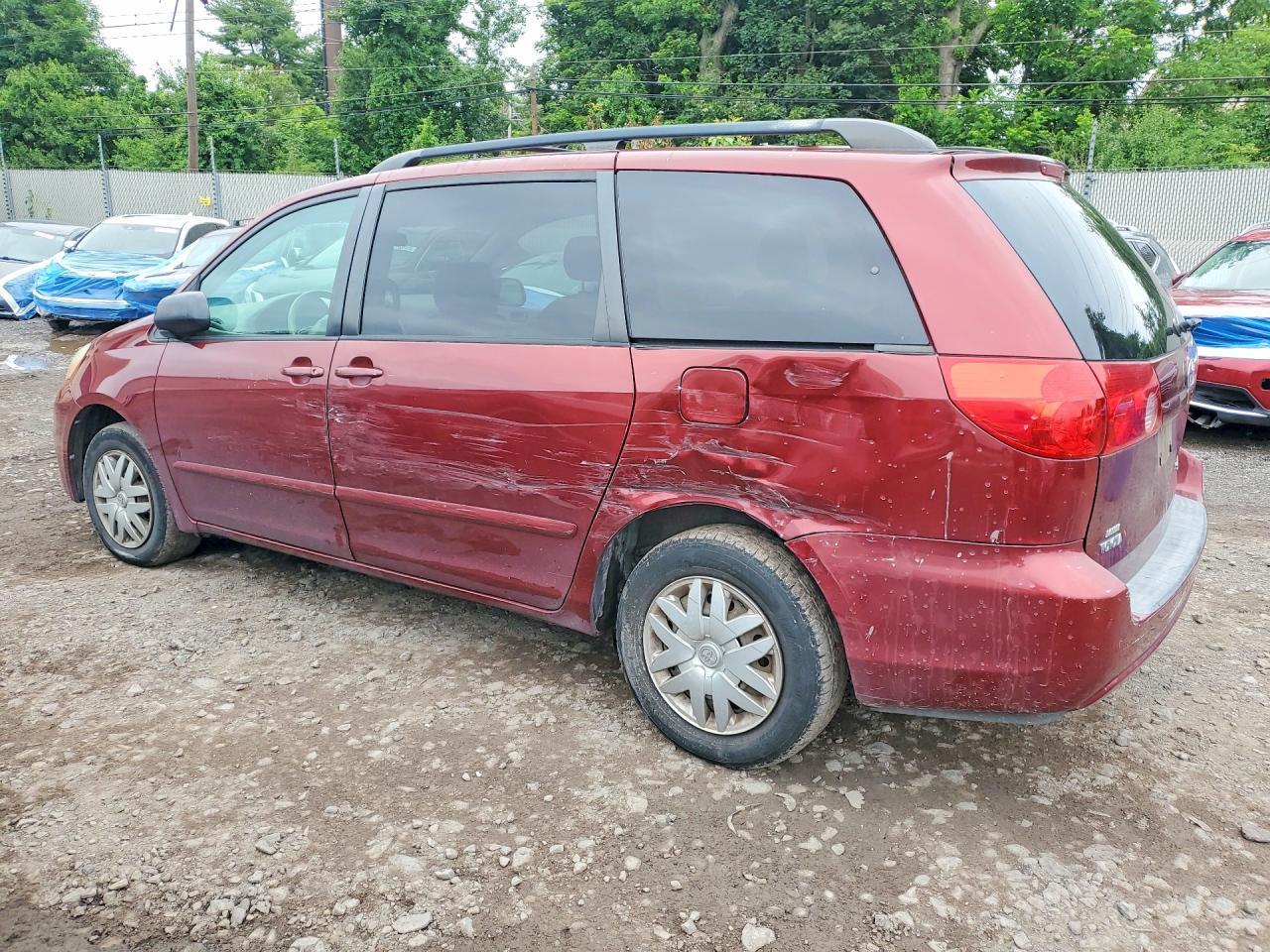 2007 Toyota Sienna Le 7-Passenger - Image 2