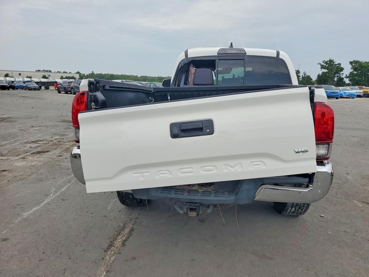 2019 Toyota Tacoma Trd Off-Road - Image 6