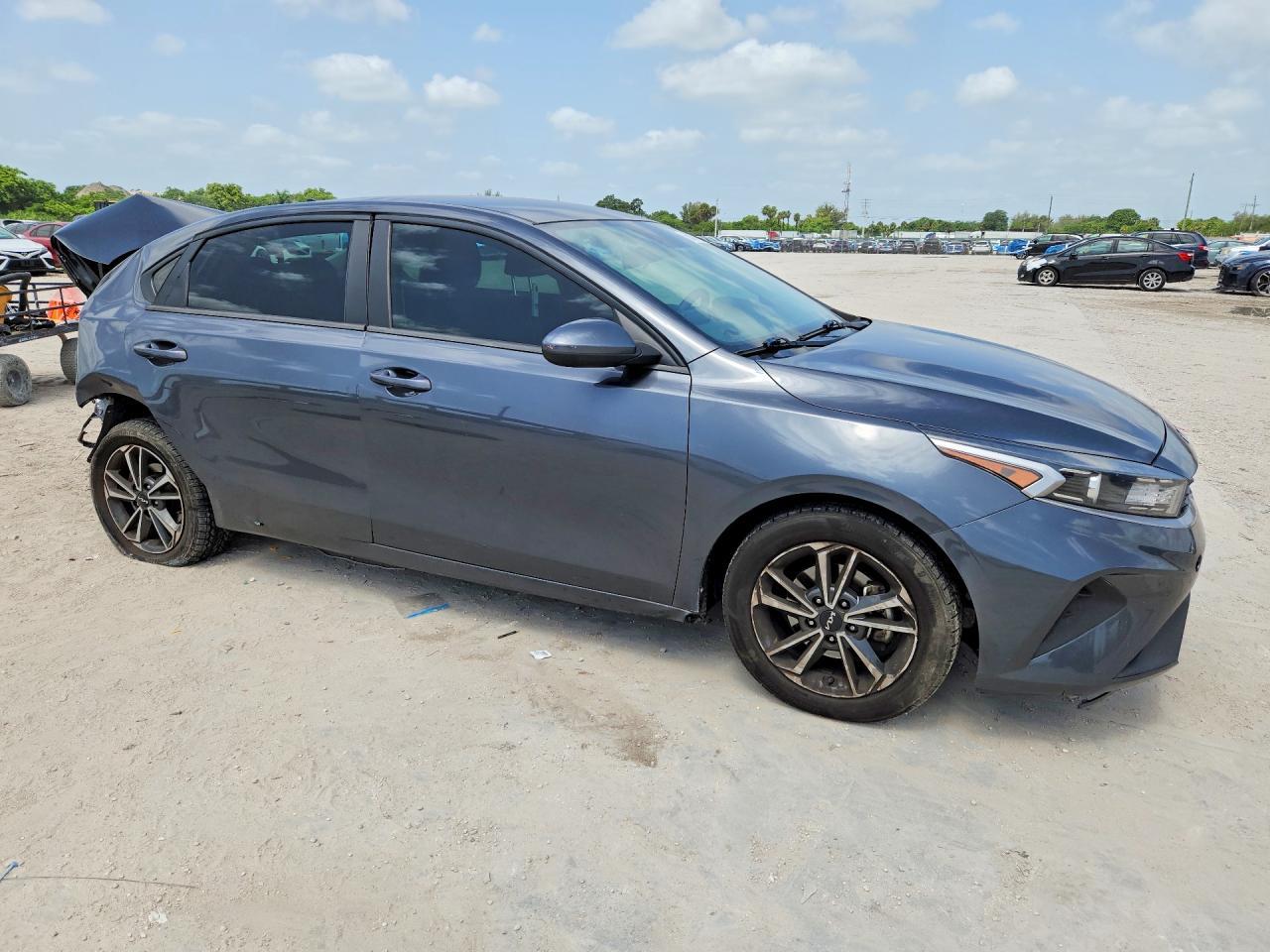 2022 Kia Forte Lxs - Фото 4
