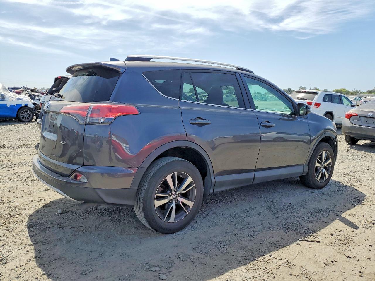 2016 Toyota Rav4 Xle - Image 3