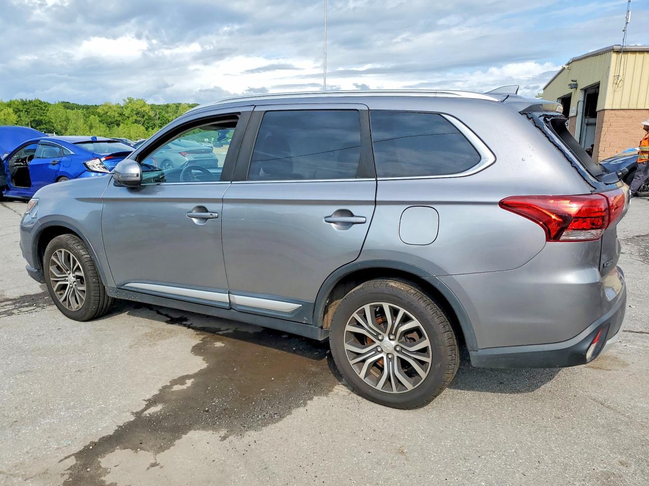 2018 Mitsubishi Outlander Se - Image 2
