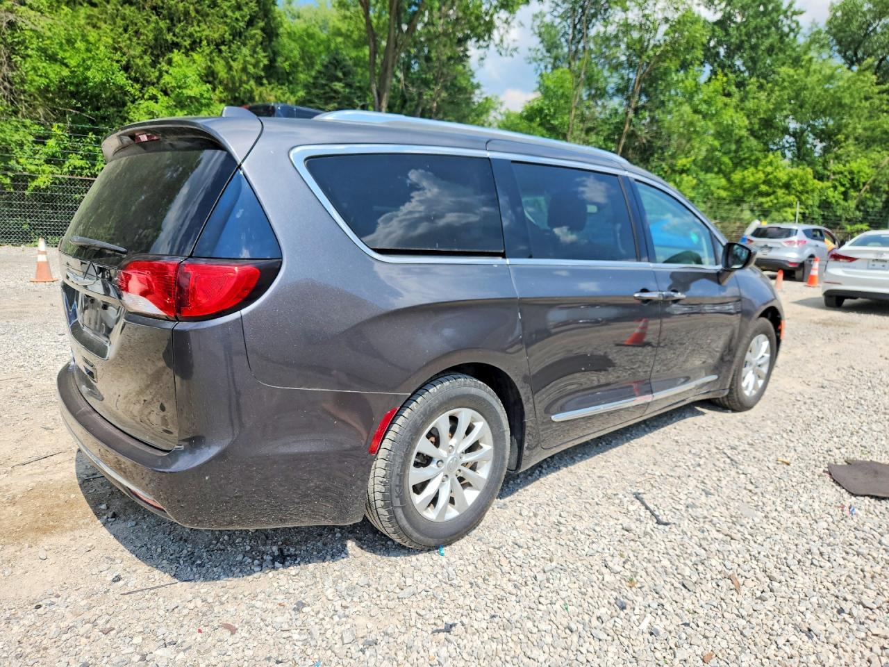 2018 Chrysler Pacifica Touring L - Image 3