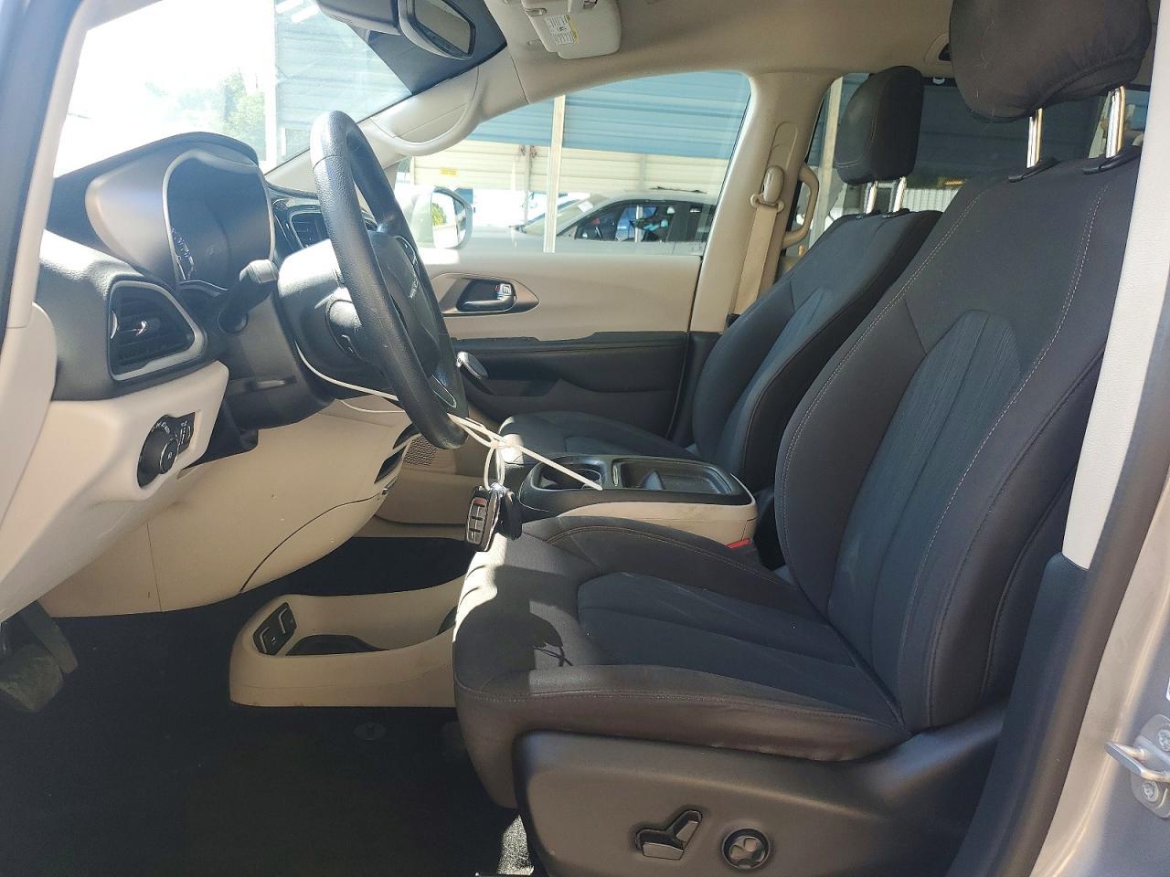 2020 Chrysler Pacifica Touring - Фото 7
