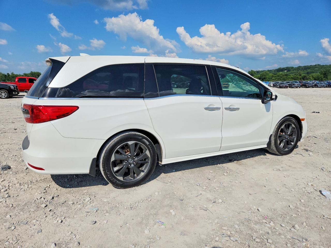 2022 Honda Odyssey Elite - Image 3