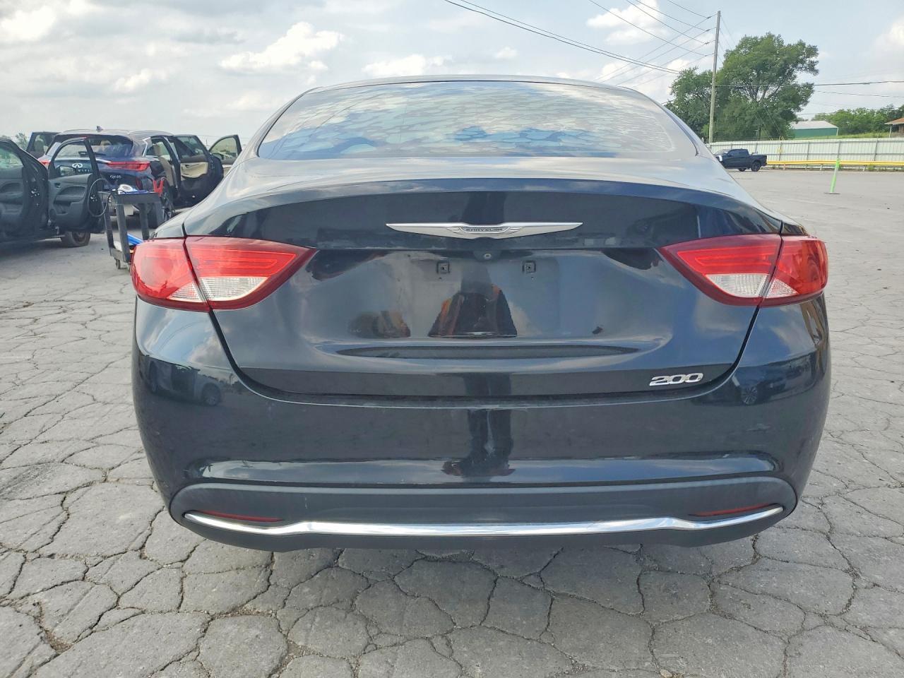 2015 Chrysler 200 Limited - Image 6