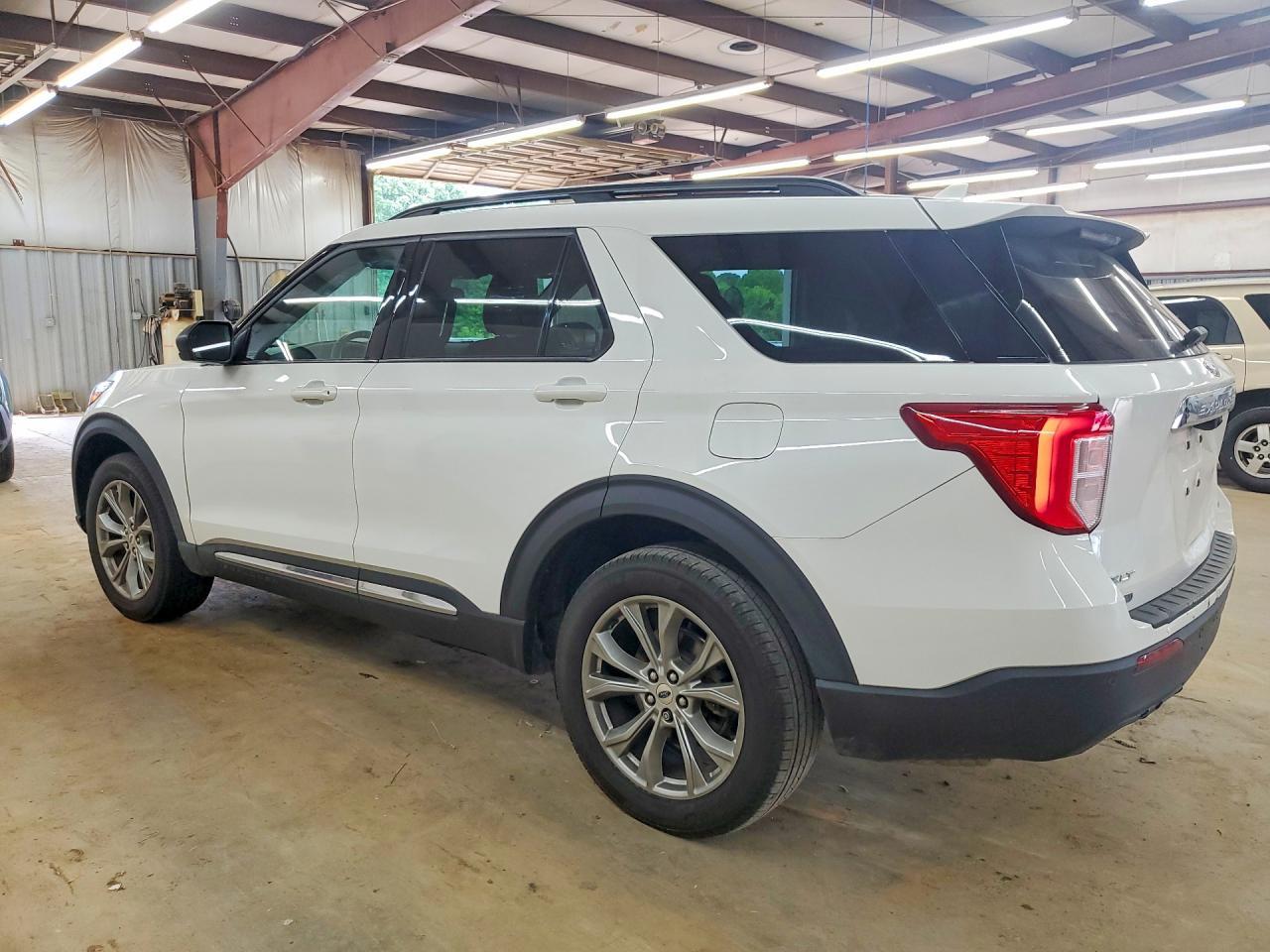 2023 Ford Explorer Xlt - Фото 2
