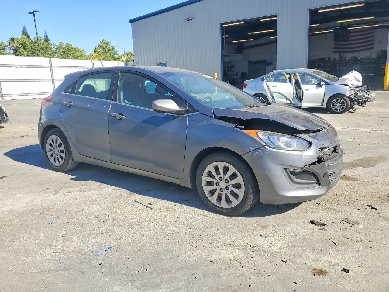 2017 Hyundai Elantra Gt Base - Фото 4