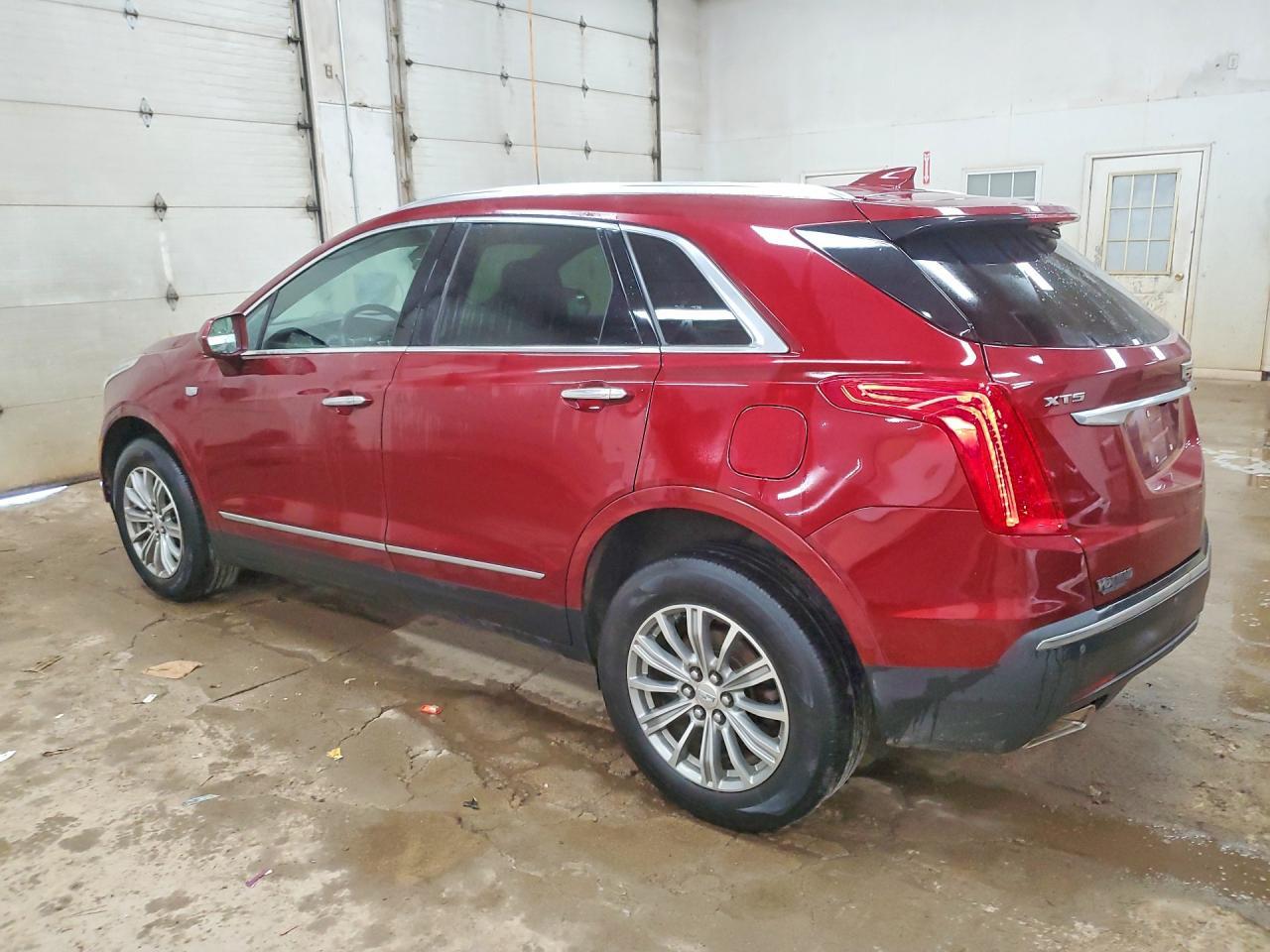 2017 Cadillac Xt5 Luxury - Image 2