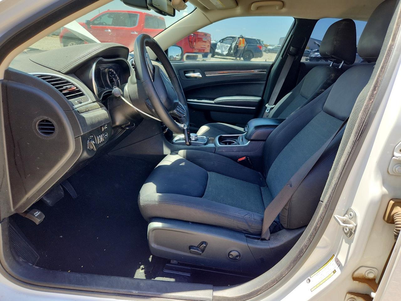 2022 Chrysler 300 Touring - Фото 7