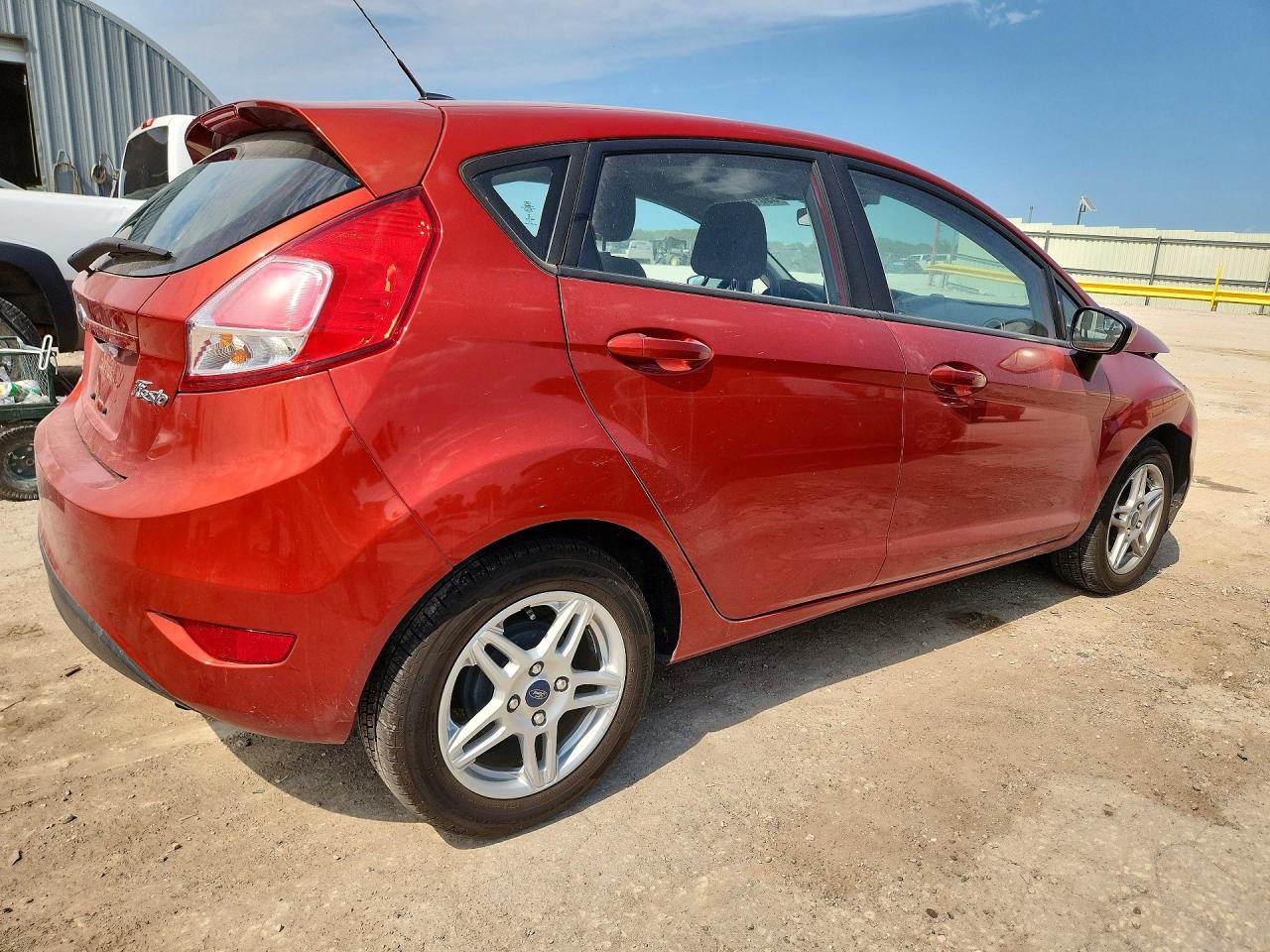 2018 Ford Fiesta Se - Фото 3