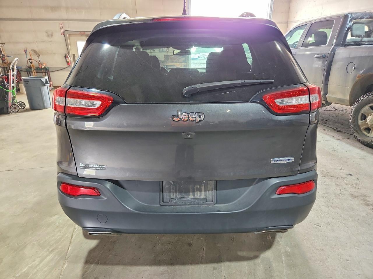 2016 Jeep Cherokee Latitude - Image 6
