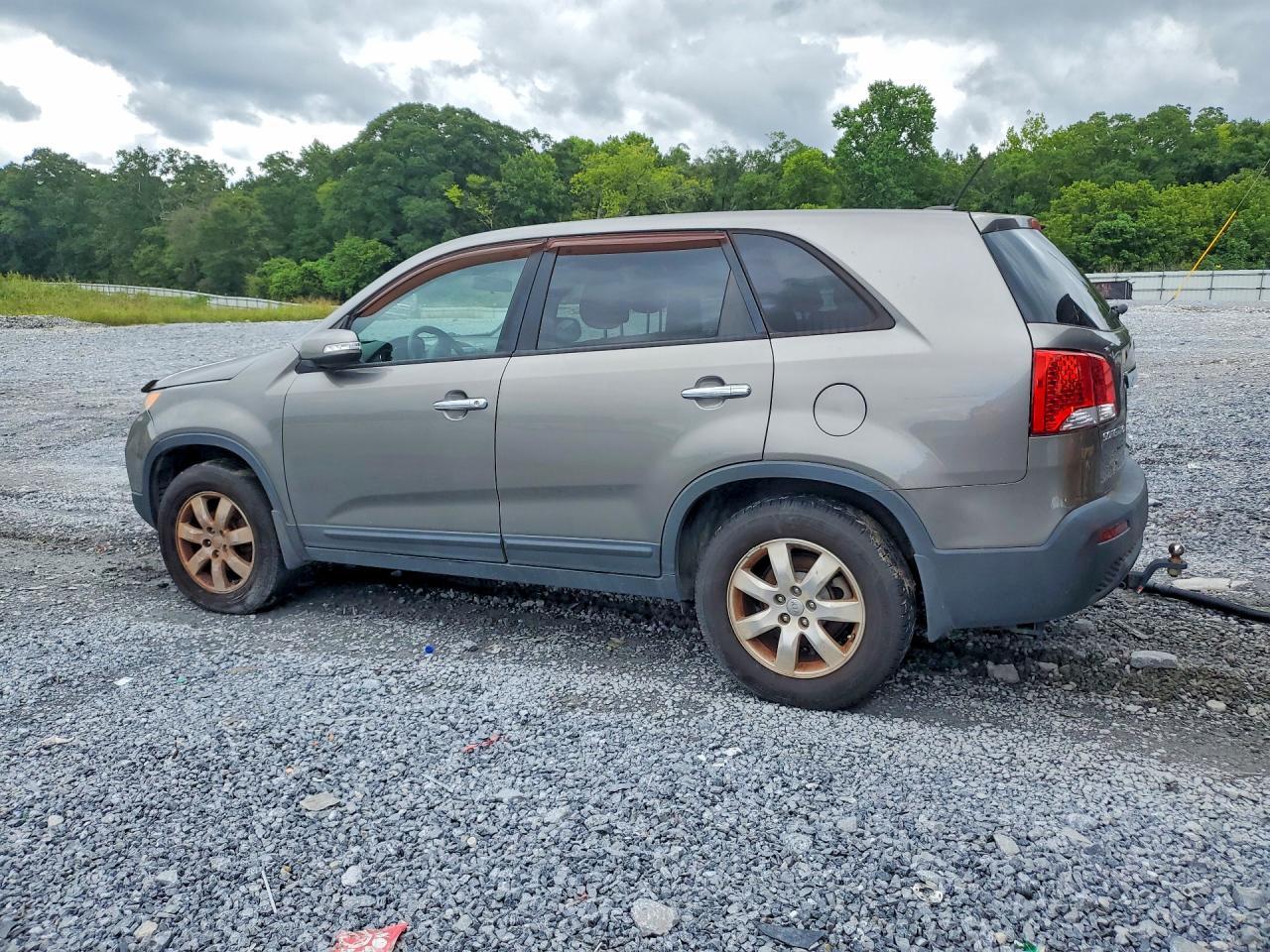 2013 Kia Sorento Lx - Image 2