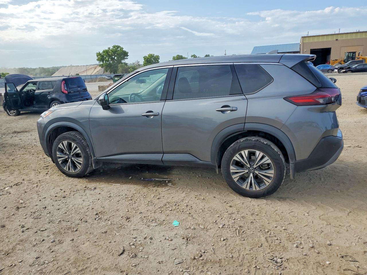 2021 Nissan Rogue Sv - Фото 2