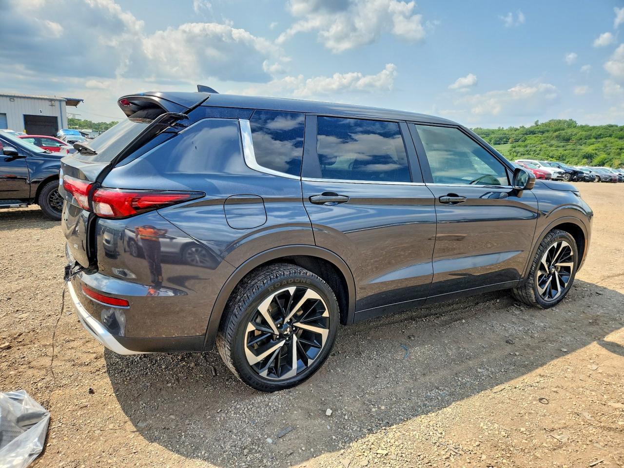 2024 Mitsubishi Outlander Se - Image 3