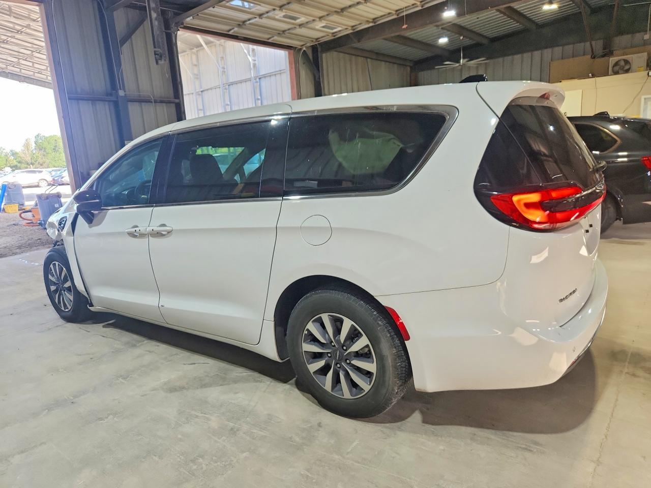 2024 Chrysler Pacifica Hybrid Select - Фото 2