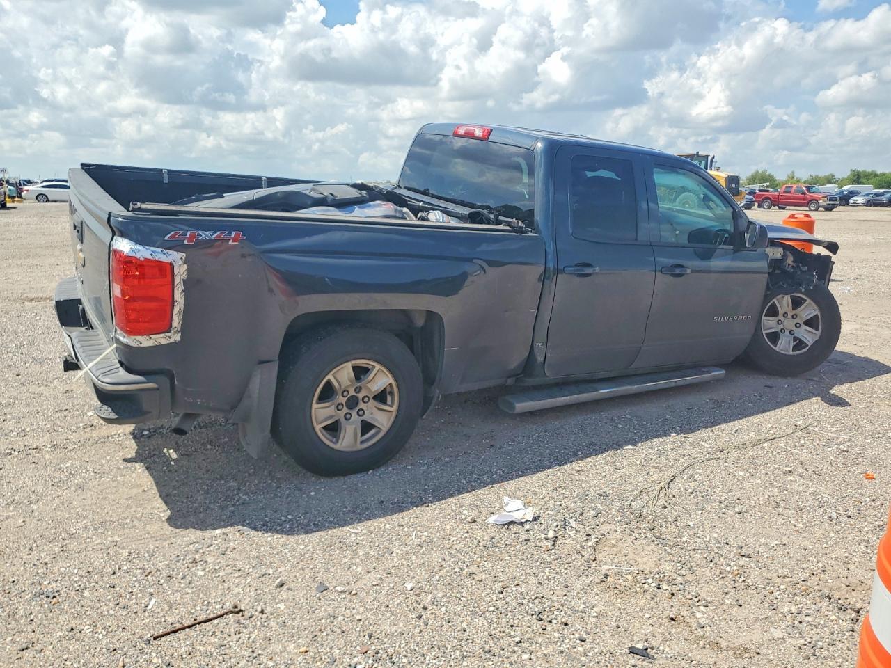 2017 Chevrolet Silverado K1500 Lt - Image 3