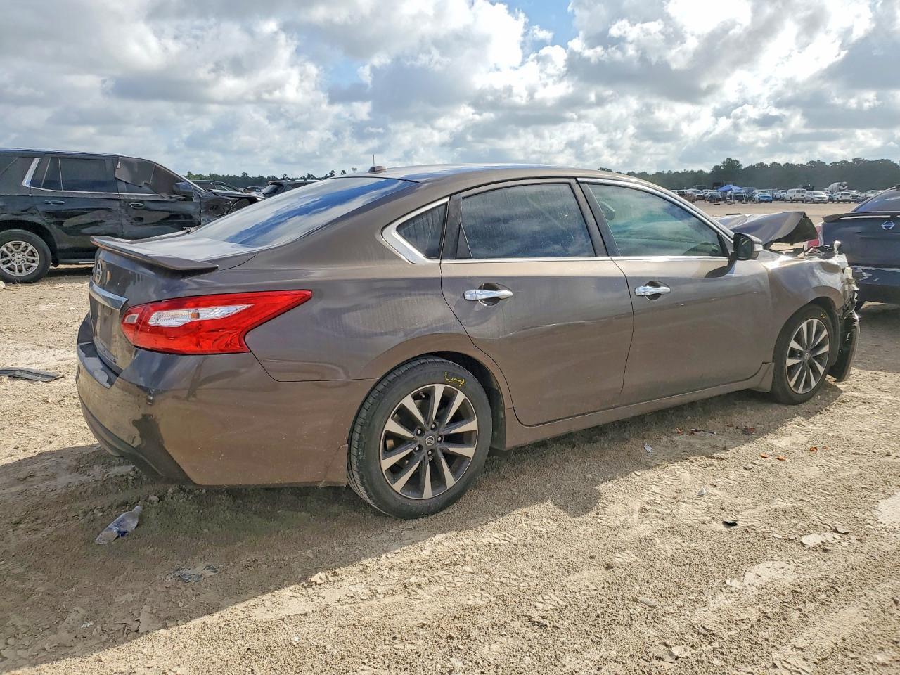 2016 Nissan Altima 2.5 - Фото 3