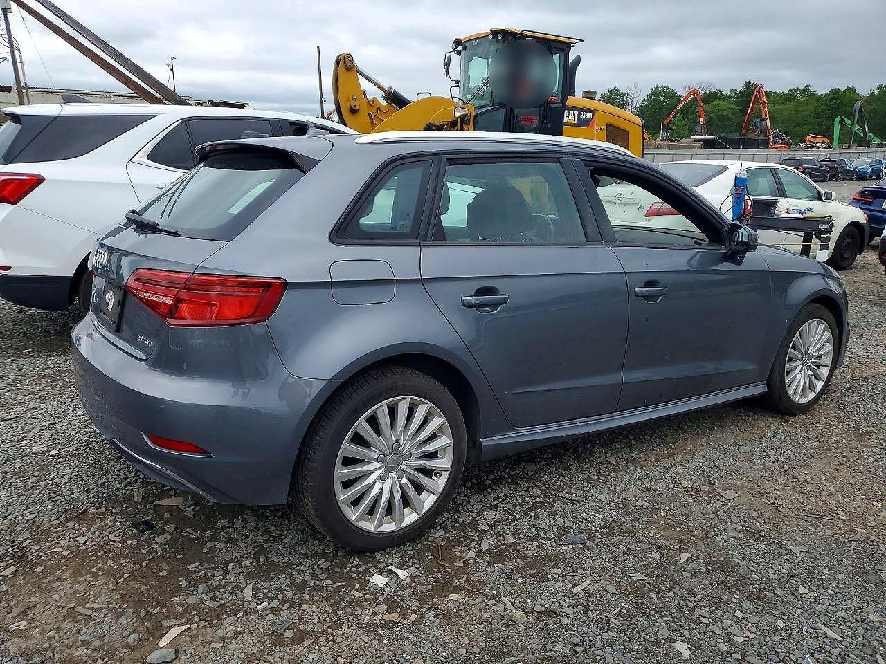 2017 Audi A3 E-Tron Premium - Фото 3