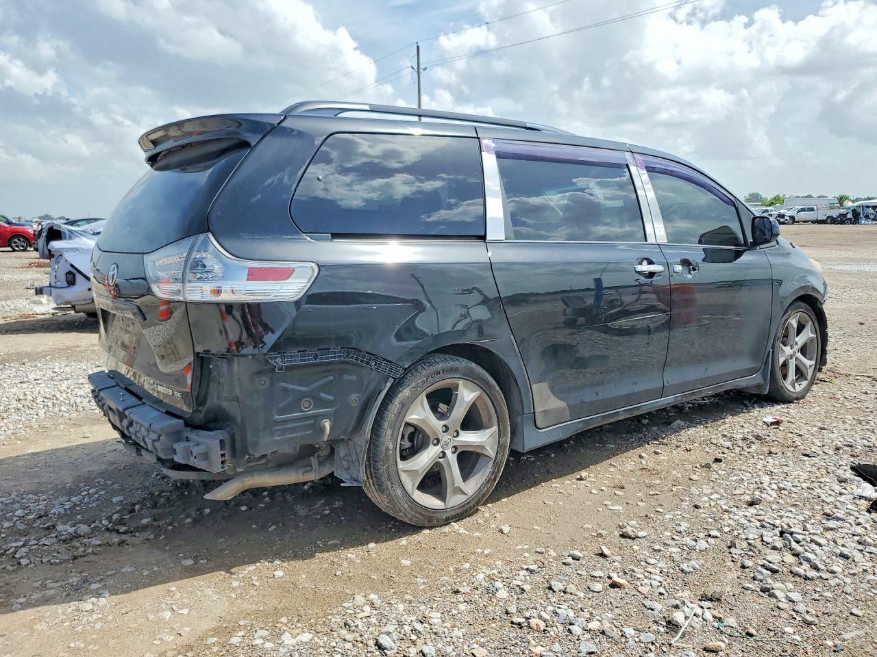 2012 Toyota Sienna Sport - Фото 3