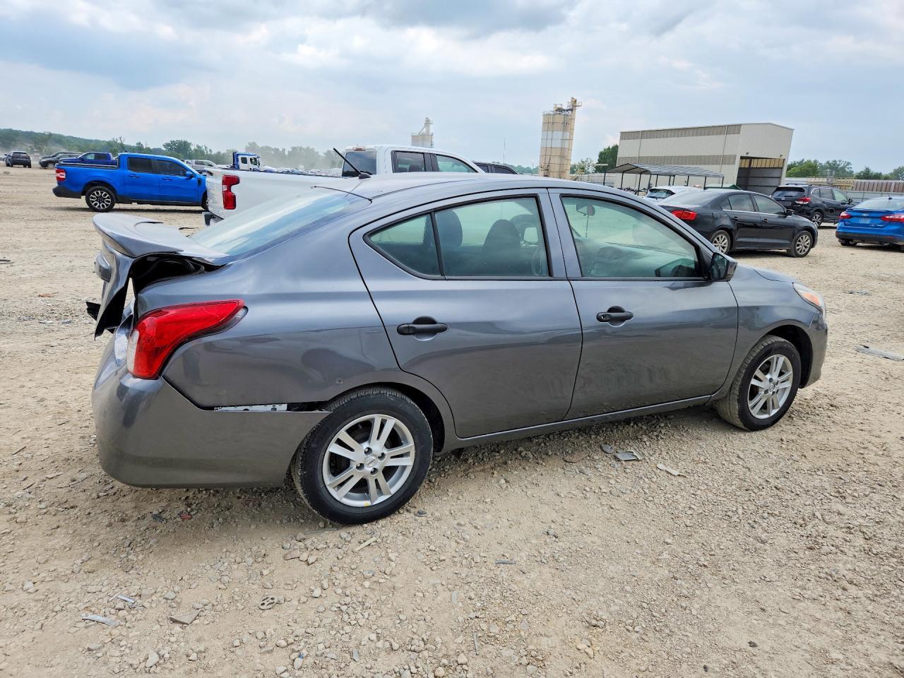 2019 Nissan Versa S Plus - Image 3