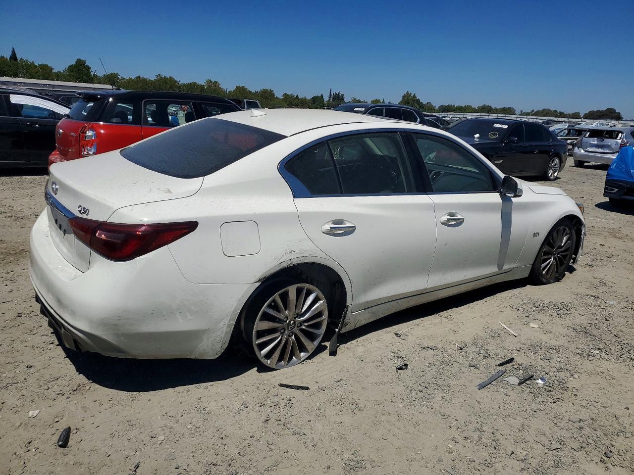 2018 Infiniti Q50 3.0T Luxe - Фото 3