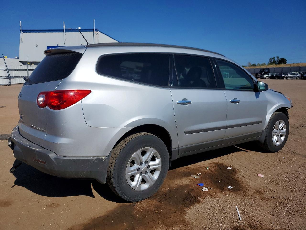 2011 Chevrolet Traverse Ls - Фото 3