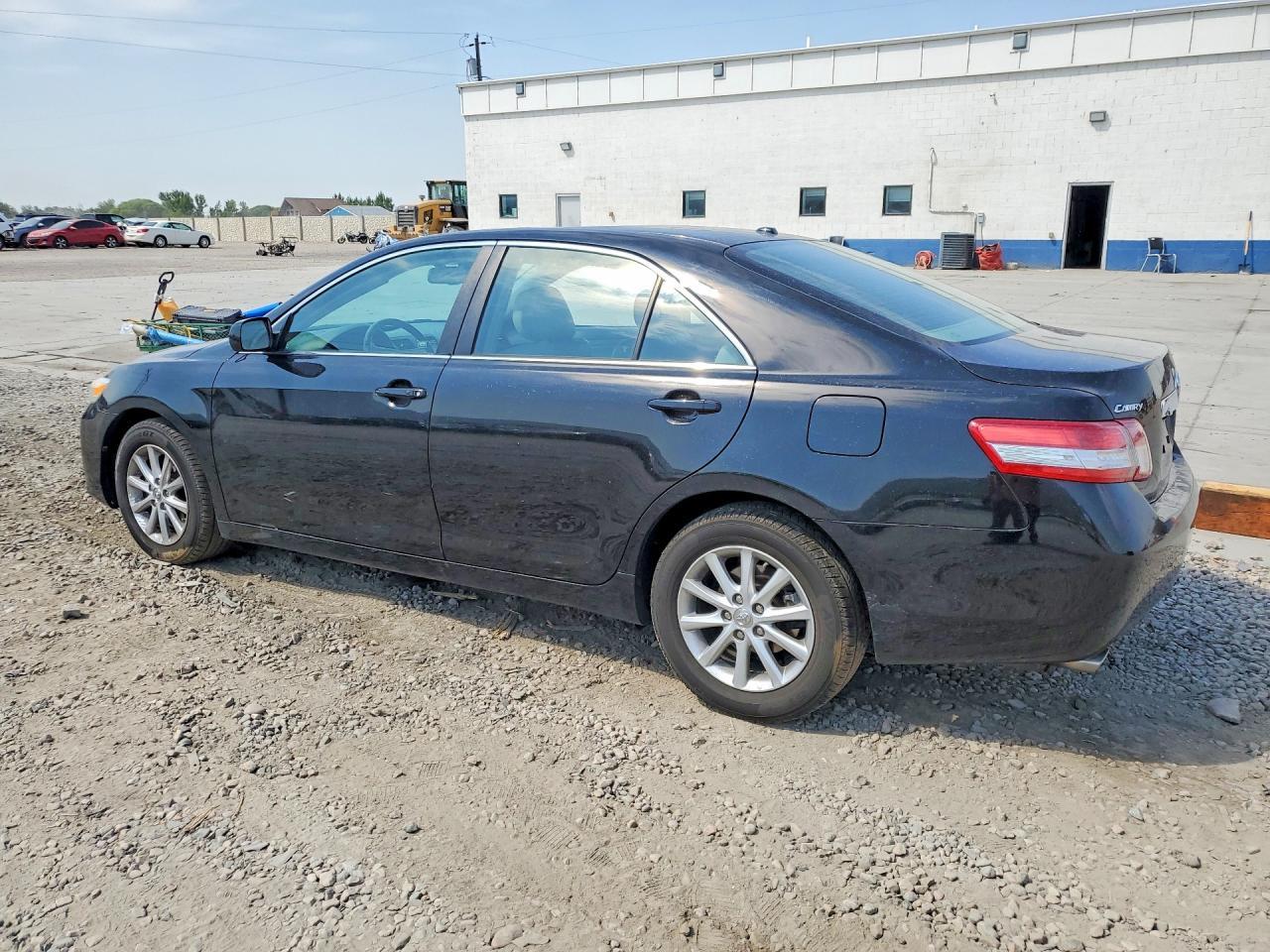 2011 Toyota Camry Xle V6 - Image 2