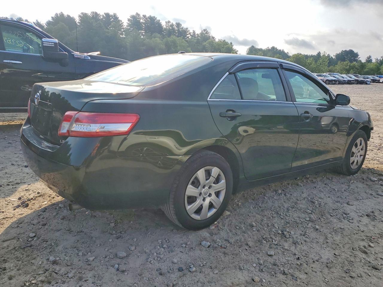 2011 Toyota Camry Le - Image 3