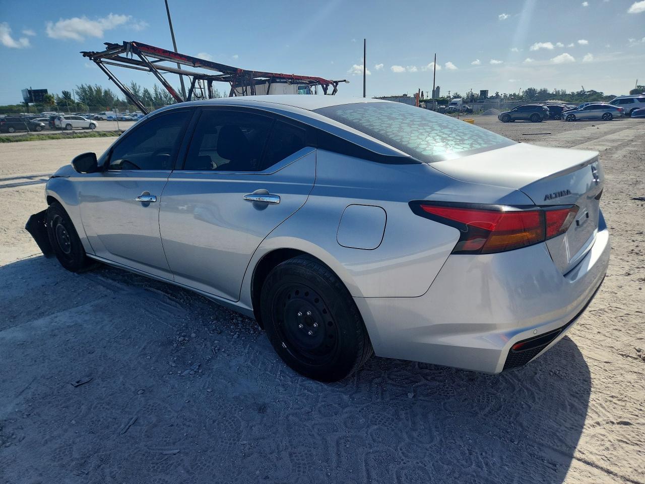 2023 Nissan Altima S - Image 2