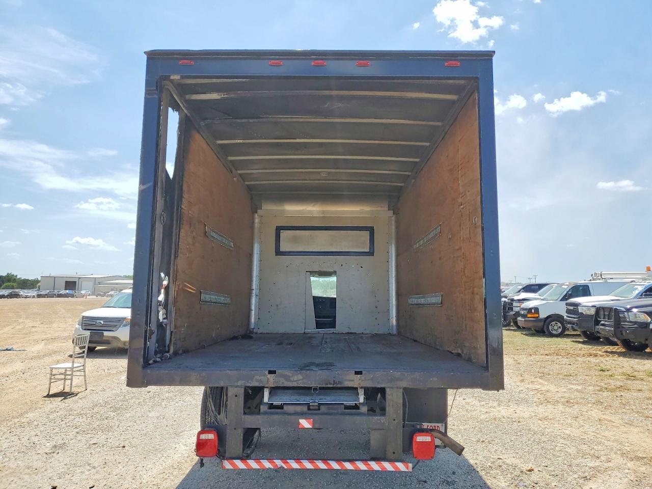 2012 Chevrolet Express Box Truck - Фото 6