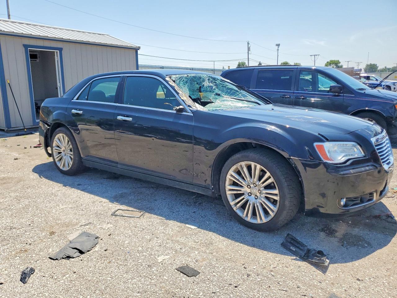 2011 Chrysler 300C - Фото 4