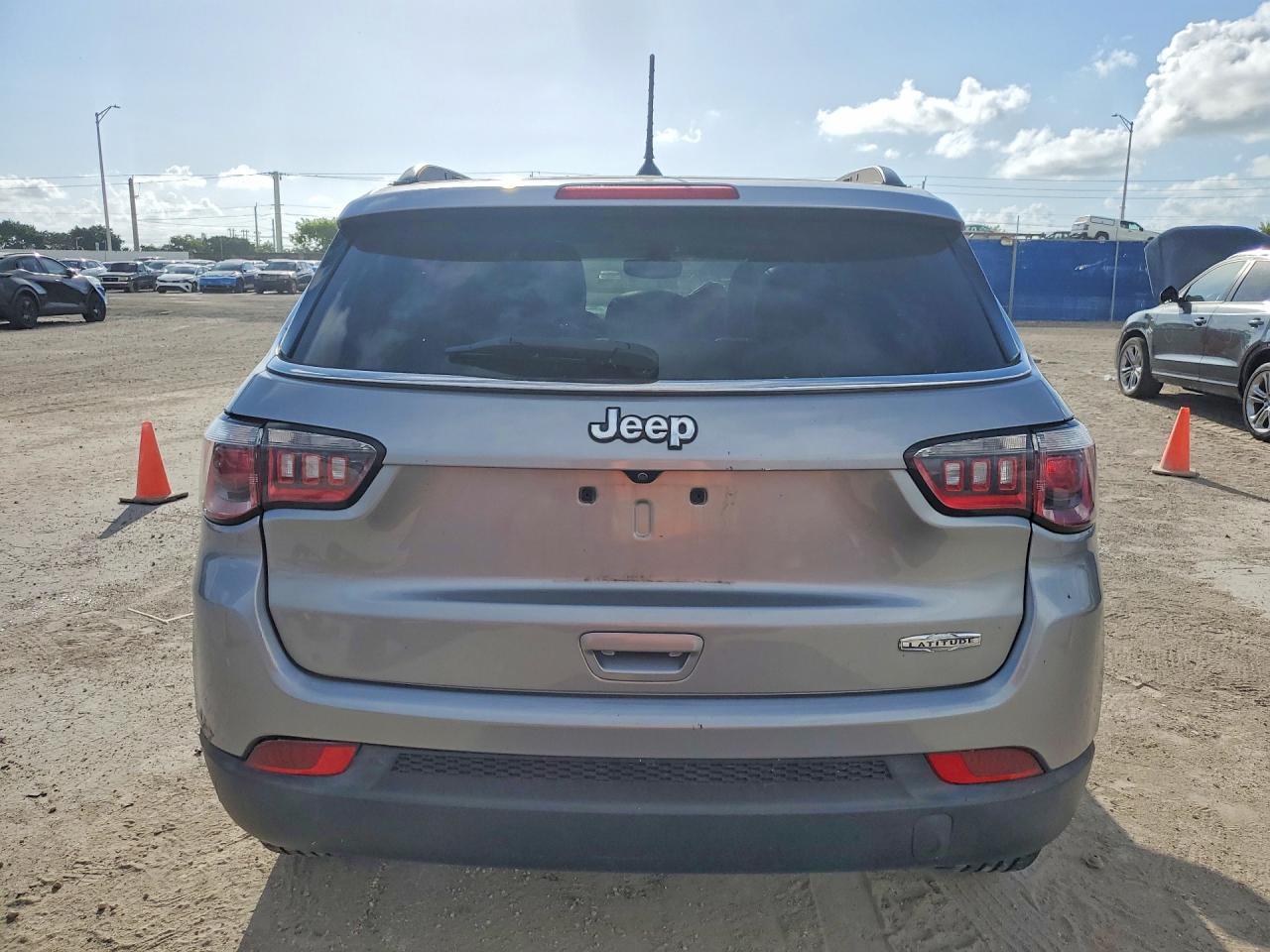 2018 Jeep Compass Latitude - Image 6