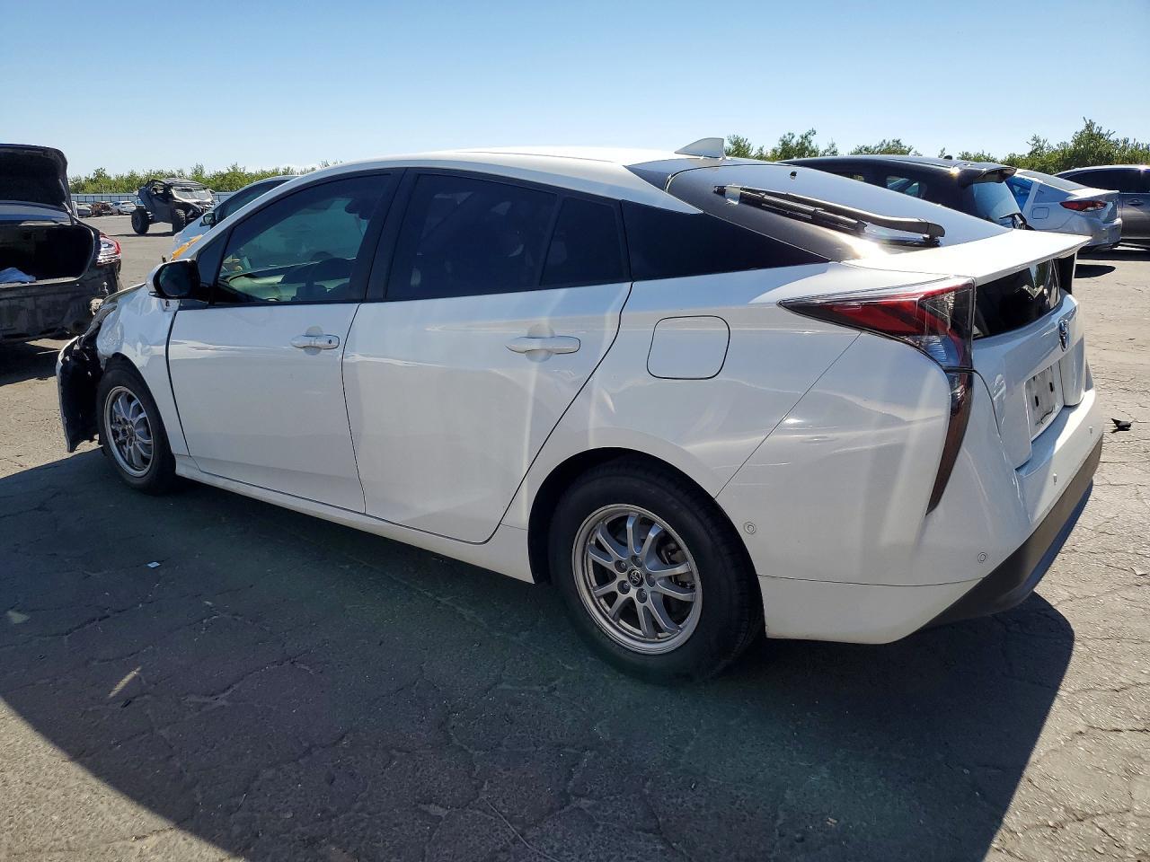2018 Toyota Prius Three - Фото 2