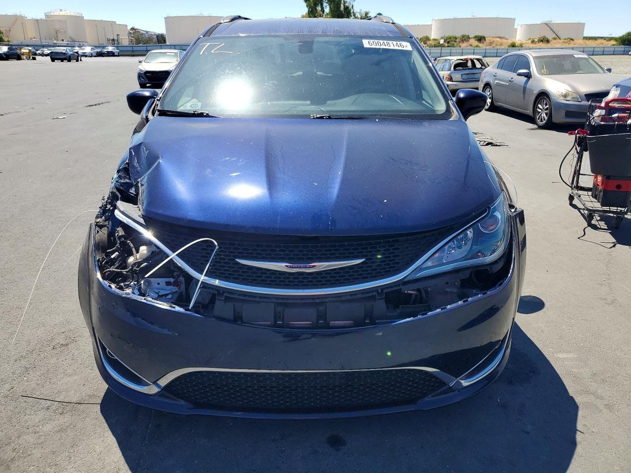 2018 Chrysler Pacifica Touring L - Image 5
