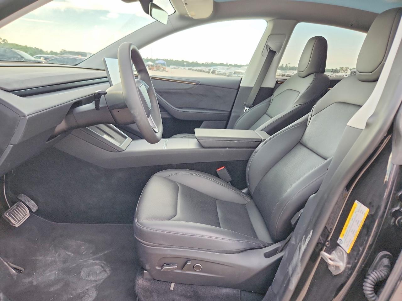 2026 Tesla Model Y - Image 7