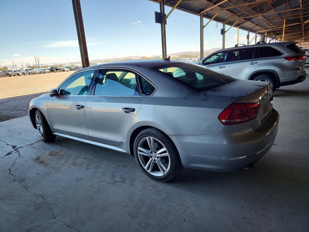 2012 Volkswagen Passat Sel - Image 2