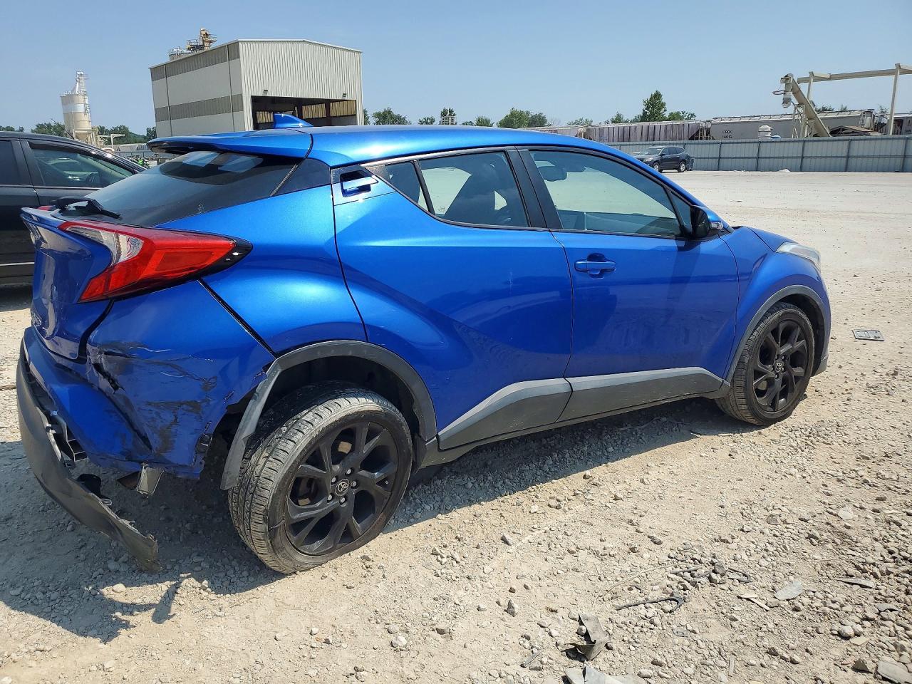 2018 Toyota C-Hr Xle Premium - Image 3