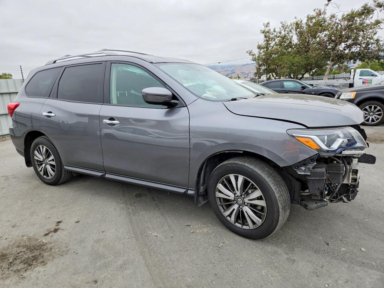 2019 Nissan Pathfinder S - Image 4