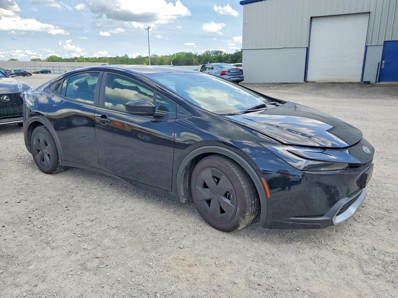 2025 Toyota Prius Plug-In Hybrid Se - Image 4
